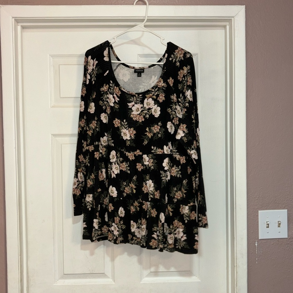 Torrid knit floral babydoll blouse